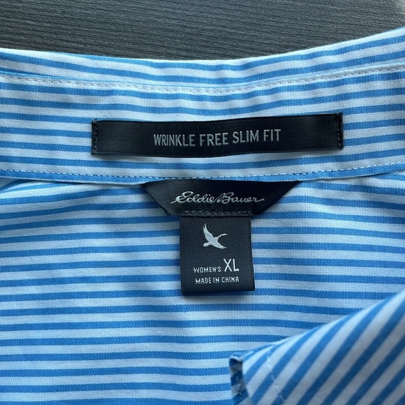 Eddie Bauer 3/4 sleeve button blouse - Picture 2 of 3